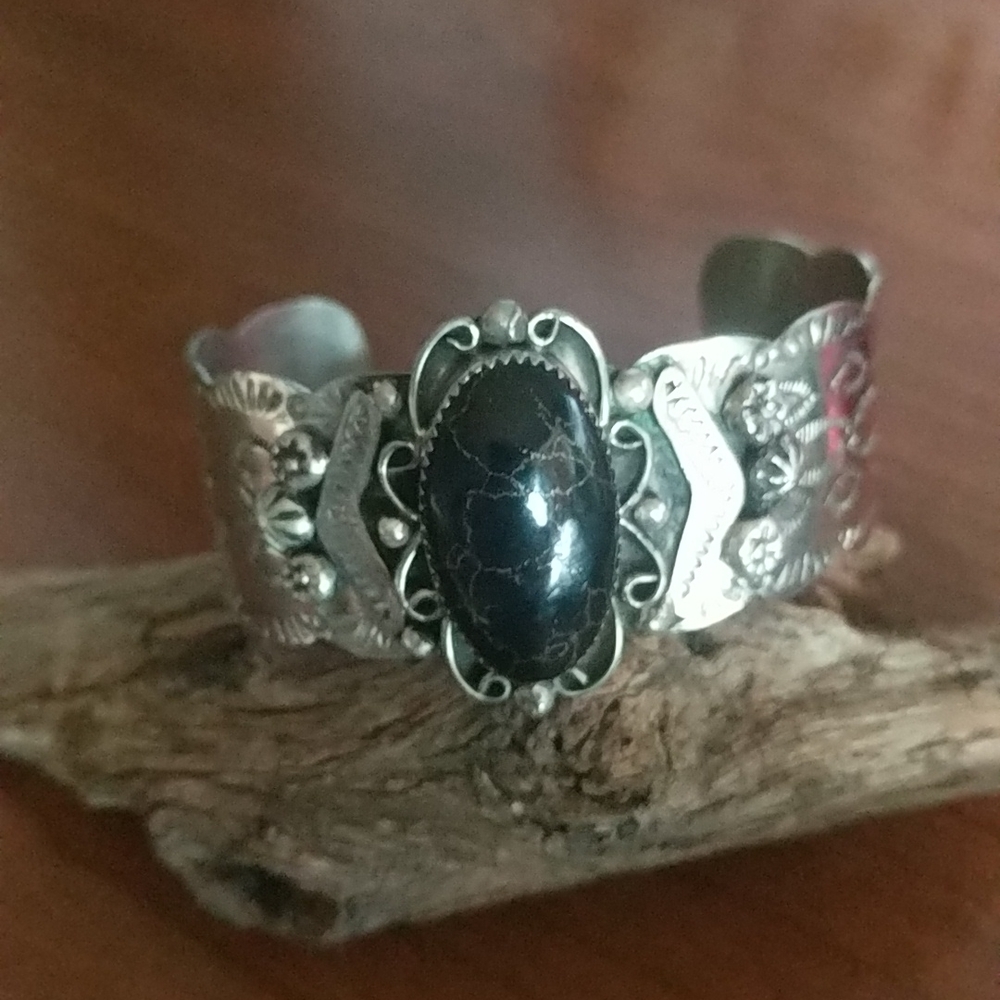 Native American Black Onix Cuff